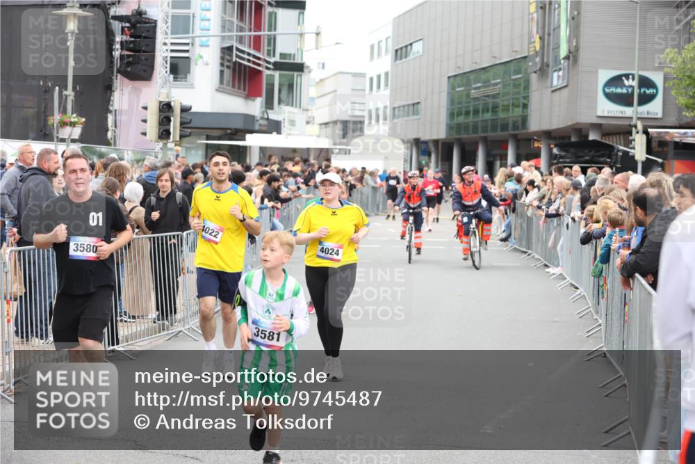 12.06.2026 - Holstenköstenlauf Andreas Tolksdorf http://msf.ph/oto/9745487 12.06.2026 18:08:20 Laufen 01, 3580, 4022, 4024, 3581 meine-sportfotos.de