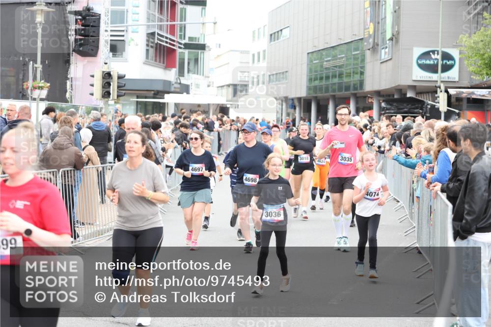 12.06.2026 - Holstenköstenlauf Andreas Tolksdorf http://msf.ph/oto/9745493 12.06.2026 18:08:36 Laufen 99, 4697, 4698, 3036, 3018, 4624, 3035, 4074 meine-sportfotos.de