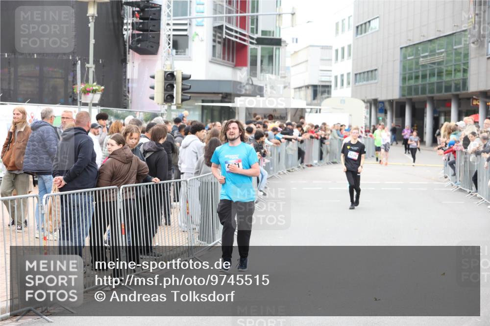 12.06.2026 - Holstenköstenlauf Andreas Tolksdorf http://msf.ph/oto/9745515 12.06.2026 18:09:09 Laufen 4236 meine-sportfotos.de