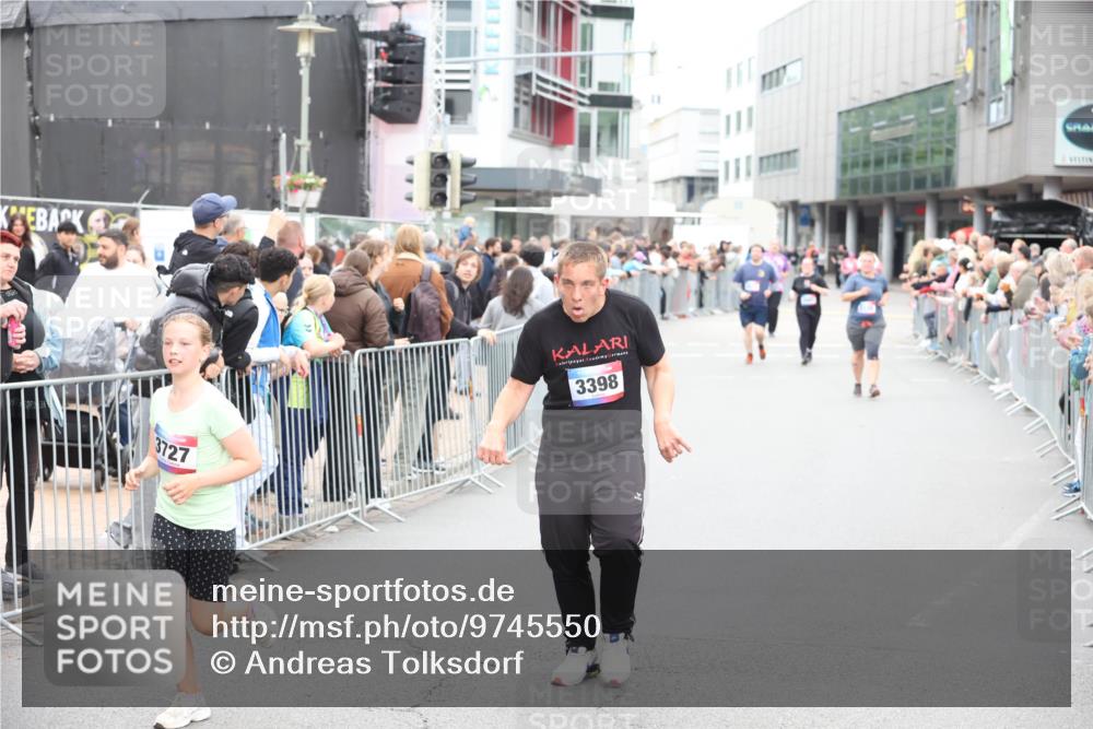 12.06.2026 - Holstenköstenlauf Andreas Tolksdorf http://msf.ph/oto/9745550 12.06.2026 18:10:14 Laufen 3727, 3398 meine-sportfotos.de