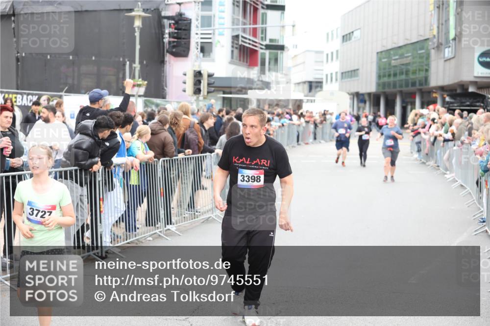 12.06.2026 - Holstenköstenlauf Andreas Tolksdorf http://msf.ph/oto/9745551 12.06.2026 18:10:14 Laufen 3727, 3398, 11 meine-sportfotos.de
