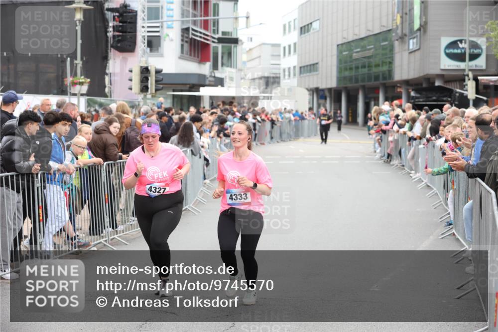 12.06.2026 - Holstenköstenlauf Andreas Tolksdorf http://msf.ph/oto/9745570 12.06.2026 18:10:32 Laufen 4327, 2030, 4333 meine-sportfotos.de