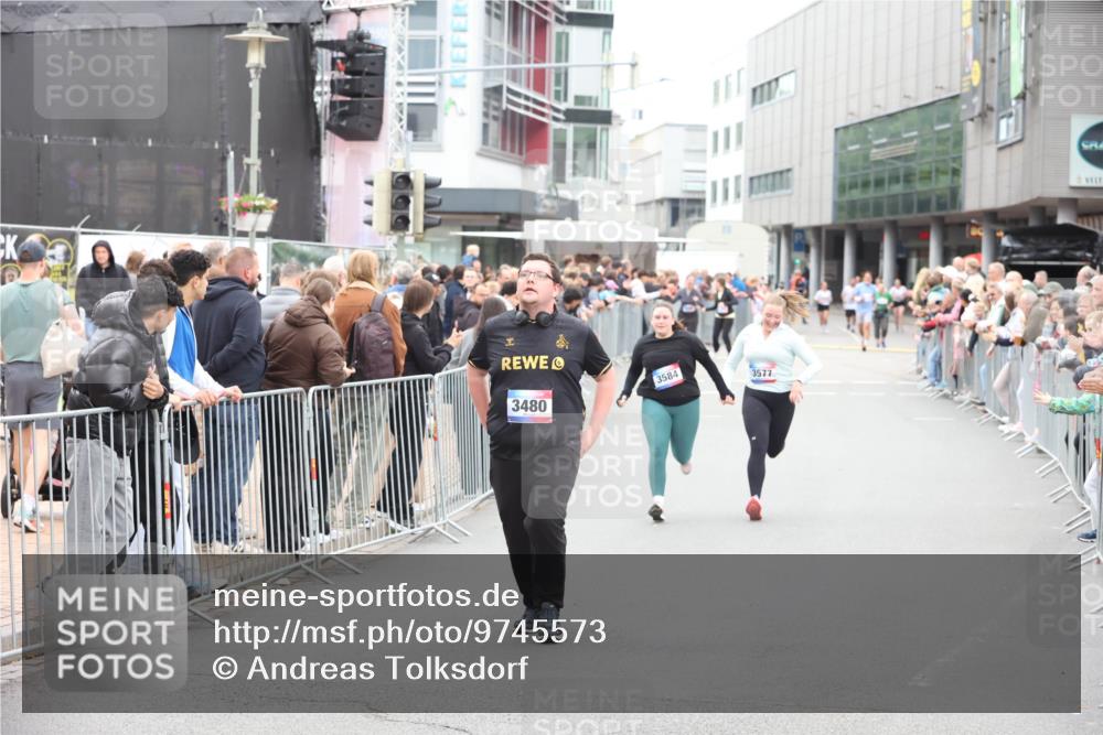 12.06.2026 - Holstenköstenlauf Andreas Tolksdorf http://msf.ph/oto/9745573 12.06.2026 18:10:51 Laufen 3480, 3584, 3577 meine-sportfotos.de