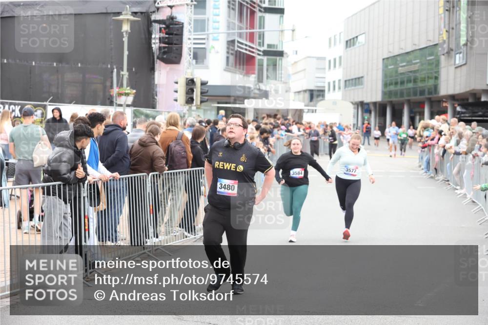 12.06.2026 - Holstenköstenlauf Andreas Tolksdorf http://msf.ph/oto/9745574 12.06.2026 18:10:51 Laufen 3480, 3584, 3577 meine-sportfotos.de