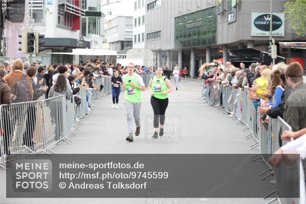 12.06.2026 - Holstenköstenlauf Andreas Tolksdorf http://msf.ph/oto/9745599 12.06.2026 18:11:29 Laufen 4207, 4209 meine-sportfotos.de