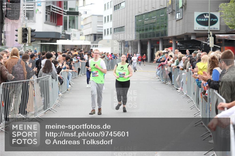 12.06.2026 - Holstenköstenlauf Andreas Tolksdorf http://msf.ph/oto/9745601 12.06.2026 18:11:29 Laufen 4207, 4209 meine-sportfotos.de