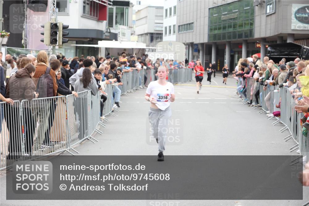 12.06.2026 - Holstenköstenlauf Andreas Tolksdorf http://msf.ph/oto/9745608 12.06.2026 18:11:43 Laufen 3316 meine-sportfotos.de