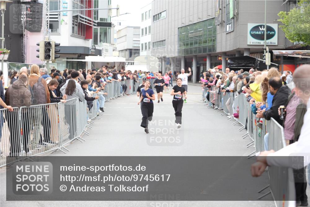 12.06.2026 - Holstenköstenlauf Andreas Tolksdorf http://msf.ph/oto/9745617 12.06.2026 18:11:56 Laufen 4044, 4056, 3442 meine-sportfotos.de