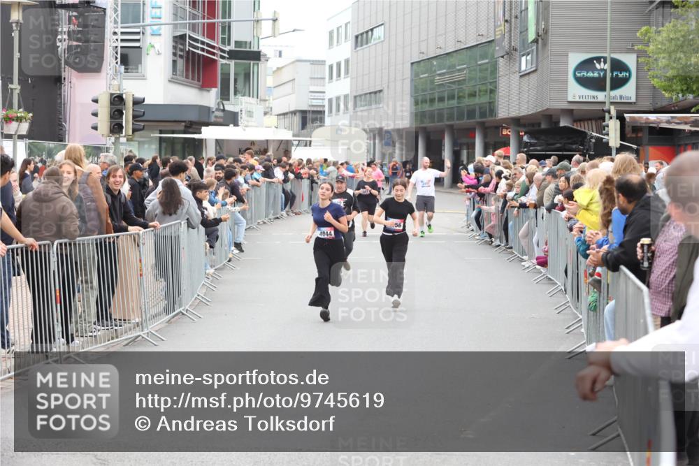 12.06.2026 - Holstenköstenlauf Andreas Tolksdorf http://msf.ph/oto/9745619 12.06.2026 18:11:56 Laufen 4044, 56, 5442 meine-sportfotos.de