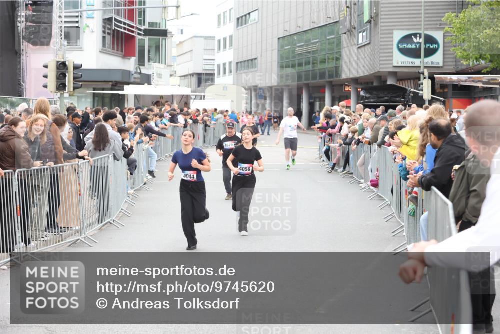 12.06.2026 - Holstenköstenlauf Andreas Tolksdorf http://msf.ph/oto/9745620 12.06.2026 18:11:57 Laufen 4679, 4044, 4056 meine-sportfotos.de