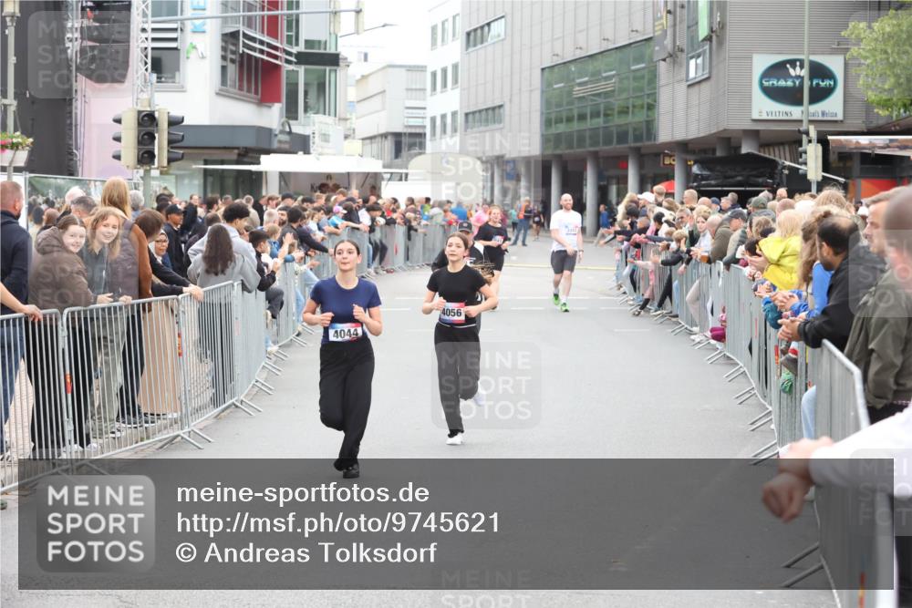 12.06.2026 - Holstenköstenlauf Andreas Tolksdorf http://msf.ph/oto/9745621 12.06.2026 18:11:57 Laufen 4044, 4056 meine-sportfotos.de