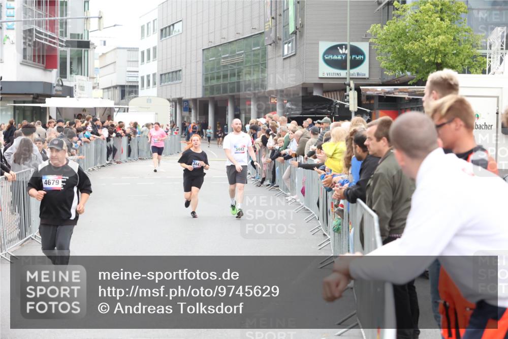 12.06.2026 - Holstenköstenlauf Andreas Tolksdorf http://msf.ph/oto/9745629 12.06.2026 18:12:02 Laufen 4679, 3447, 3442 meine-sportfotos.de