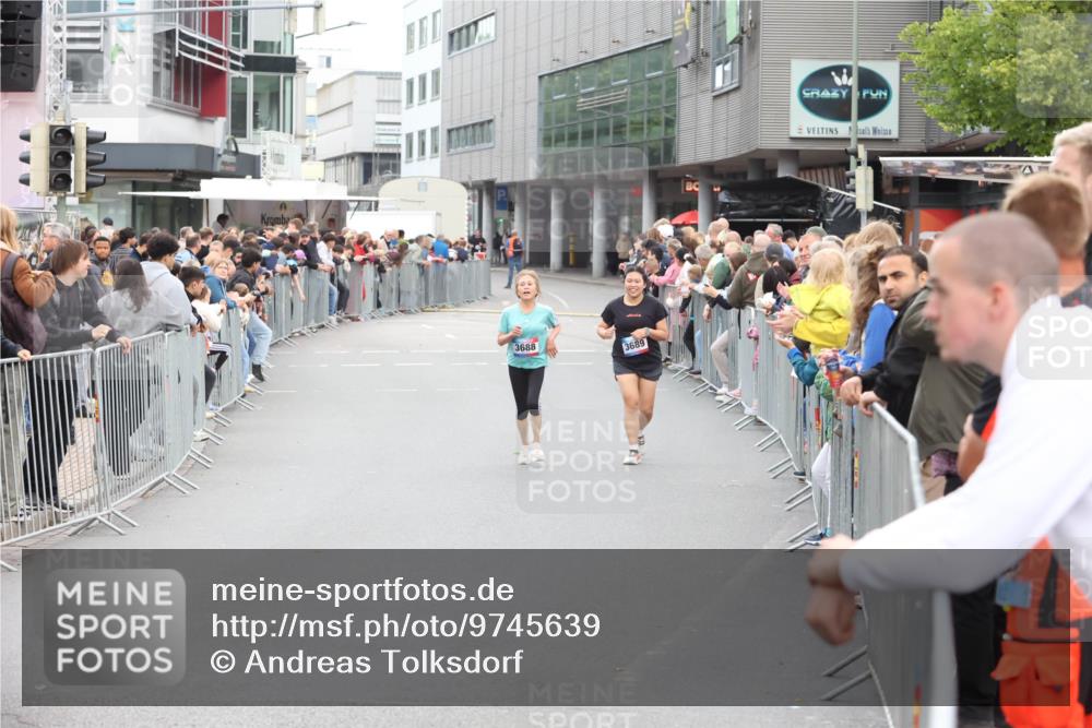 12.06.2026 - Holstenköstenlauf Andreas Tolksdorf http://msf.ph/oto/9745639 12.06.2026 18:12:28 Laufen 3688, 3689 meine-sportfotos.de