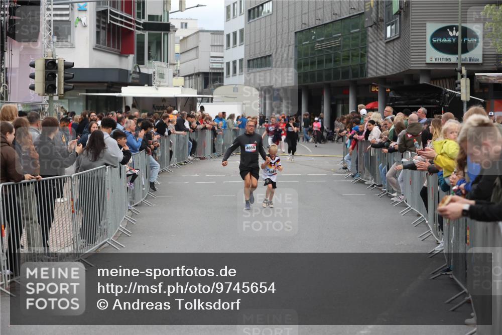 12.06.2026 - Holstenköstenlauf Andreas Tolksdorf http://msf.ph/oto/9745654 12.06.2026 18:13:16 Laufen 4859, 4861 meine-sportfotos.de