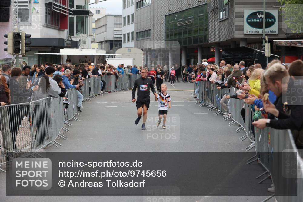 12.06.2026 - Holstenköstenlauf Andreas Tolksdorf http://msf.ph/oto/9745656 12.06.2026 18:13:17 Laufen 4859, 3324, 4861 meine-sportfotos.de