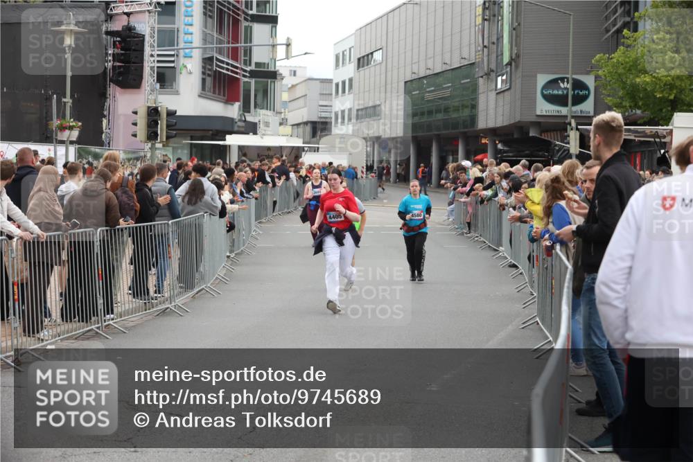 12.06.2026 - Holstenköstenlauf Andreas Tolksdorf http://msf.ph/oto/9745689 12.06.2026 18:15:20 Laufen 3699, 4405, 4580 meine-sportfotos.de
