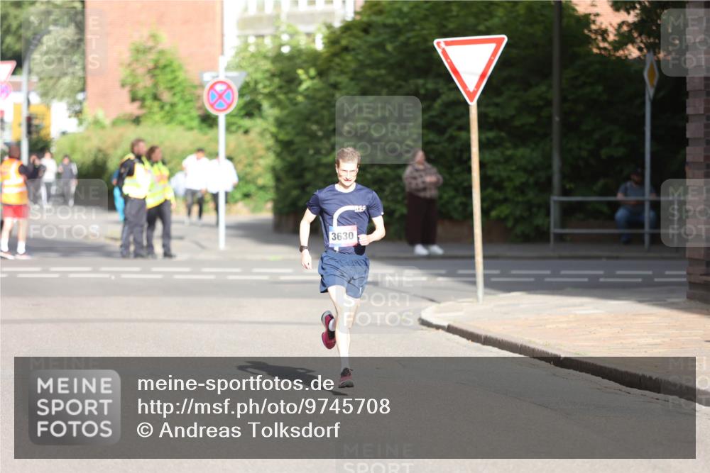 12.06.2026 - Holstenköstenlauf Andreas Tolksdorf http://msf.ph/oto/9745708 12.06.2026 19:07:26 Laufen 3630 meine-sportfotos.de