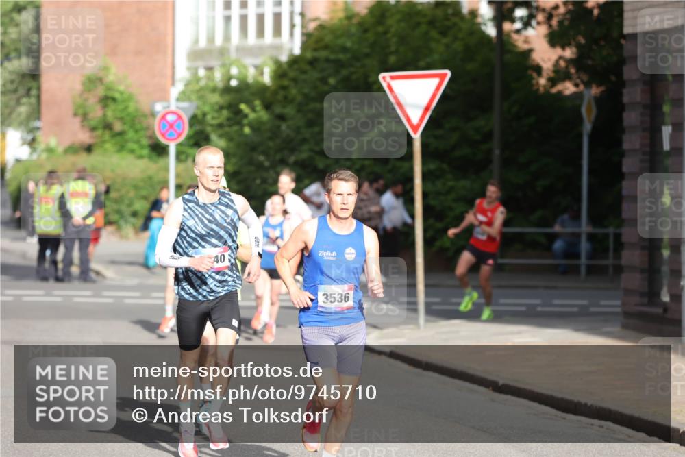 12.06.2026 - Holstenköstenlauf Andreas Tolksdorf http://msf.ph/oto/9745710 12.06.2026 19:07:40 Laufen 40, 3536 meine-sportfotos.de