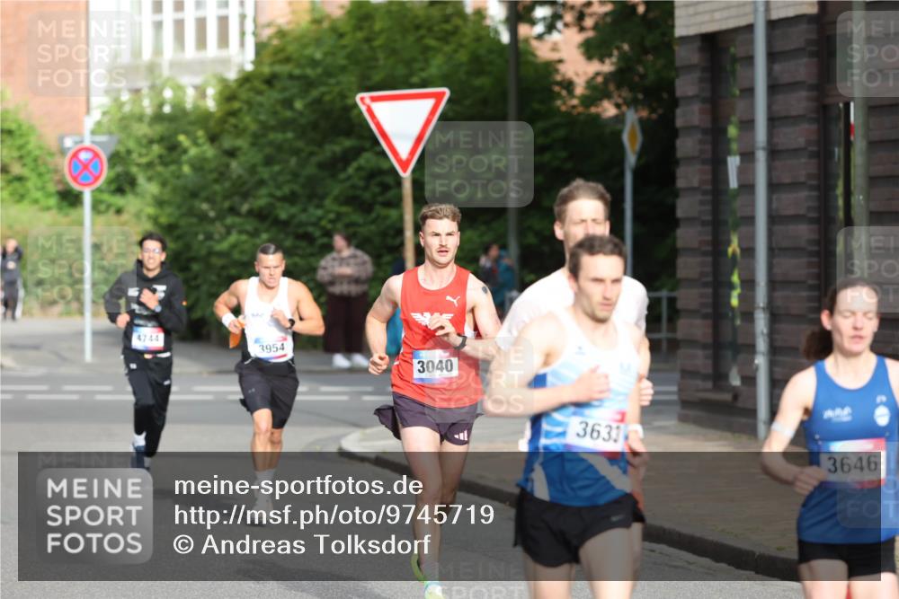 12.06.2026 - Holstenköstenlauf Andreas Tolksdorf http://msf.ph/oto/9745719 12.06.2026 19:07:46 Laufen 4744, 3954, 3040, 3631, 3646 meine-sportfotos.de
