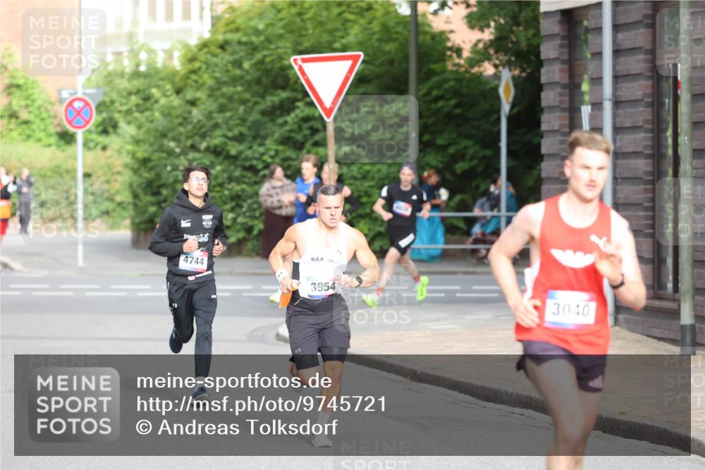 12.06.2026 - Holstenköstenlauf Andreas Tolksdorf http://msf.ph/oto/9745721 12.06.2026 19:07:47 Laufen 20, 4744, 13, 3954, 3040 meine-sportfotos.de