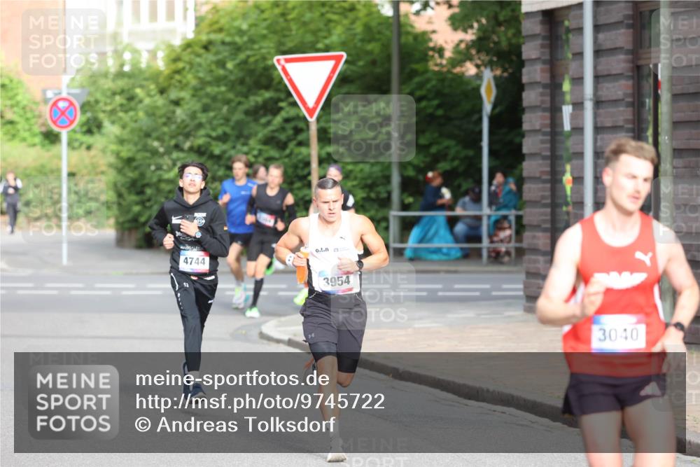 12.06.2026 - Holstenköstenlauf Andreas Tolksdorf http://msf.ph/oto/9745722 12.06.2026 19:07:47 Laufen 4744, 13, 3954, 3040 meine-sportfotos.de