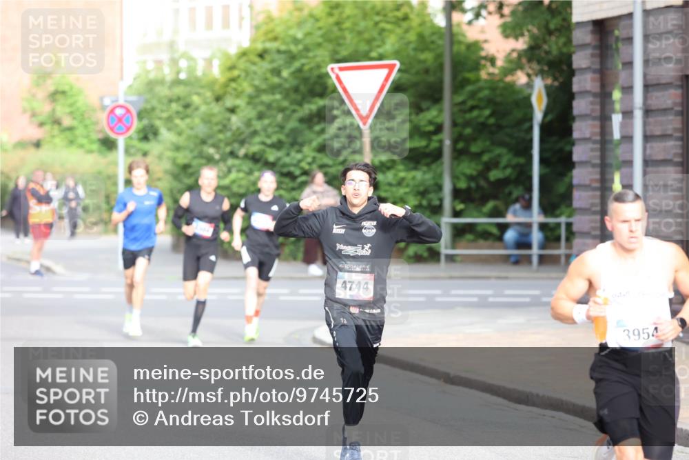 12.06.2026 - Holstenköstenlauf Andreas Tolksdorf http://msf.ph/oto/9745725 12.06.2026 19:07:49 Laufen 4744, 3954 meine-sportfotos.de