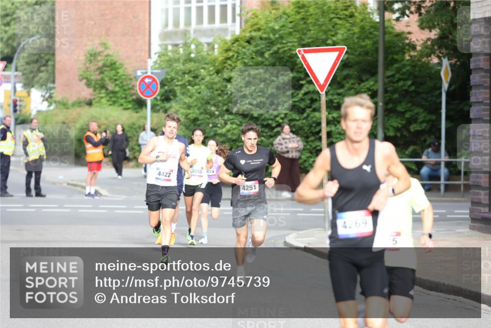 12.06.2026 - Holstenköstenlauf Andreas Tolksdorf http://msf.ph/oto/9745739 12.06.2026 19:07:59 Laufen 4422, 3058, 819, 4251, 4269, 5, 15 meine-sportfotos.de