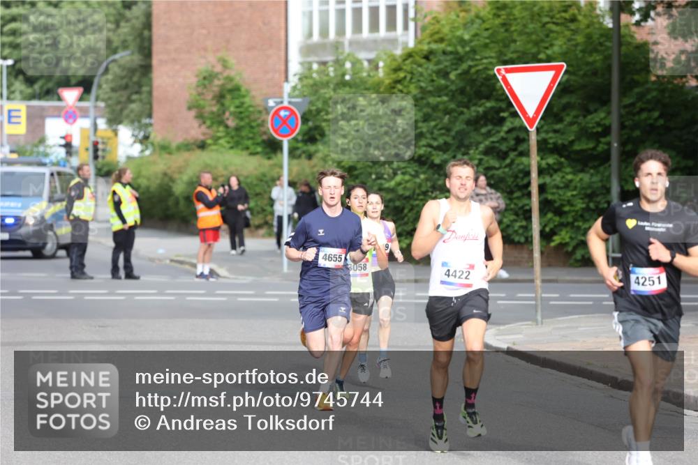 12.06.2026 - Holstenköstenlauf Andreas Tolksdorf http://msf.ph/oto/9745744 12.06.2026 19:08:01 Laufen 4655, 3058, 4422, 4251 meine-sportfotos.de