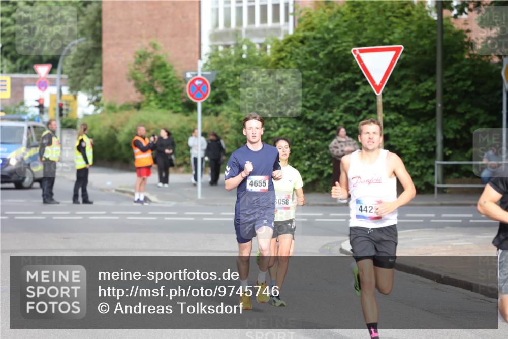 12.06.2026 - Holstenköstenlauf Andreas Tolksdorf http://msf.ph/oto/9745746 12.06.2026 19:08:01 Laufen 40, 4655, 8058, 4422 meine-sportfotos.de