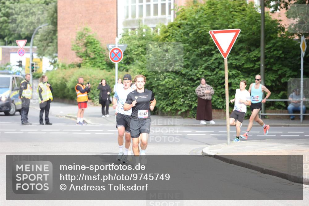 12.06.2026 - Holstenköstenlauf Andreas Tolksdorf http://msf.ph/oto/9745749 12.06.2026 19:08:07 Laufen 4242, 3075, 4678 meine-sportfotos.de