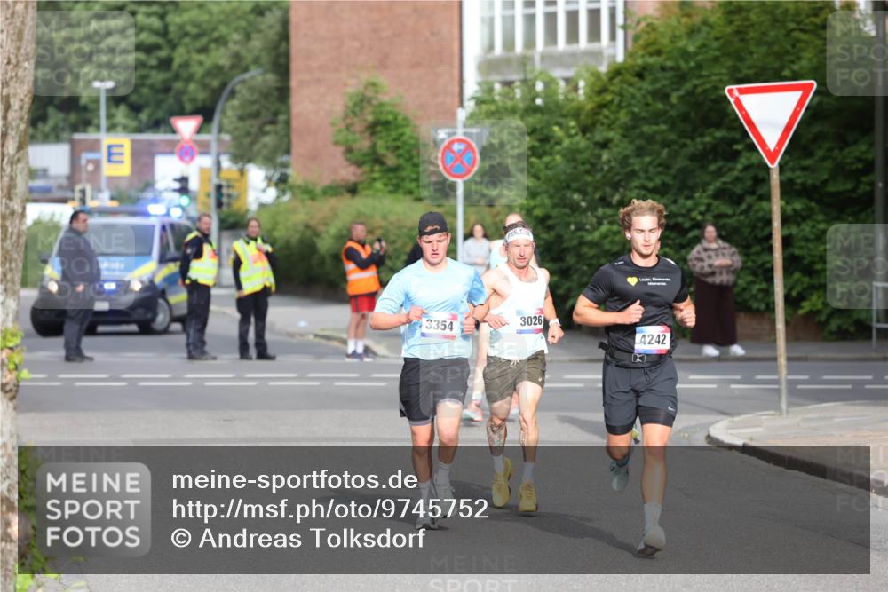 12.06.2026 - Holstenköstenlauf Andreas Tolksdorf http://msf.ph/oto/9745752 12.06.2026 19:08:08 Laufen 3354, 3026, 4242 meine-sportfotos.de