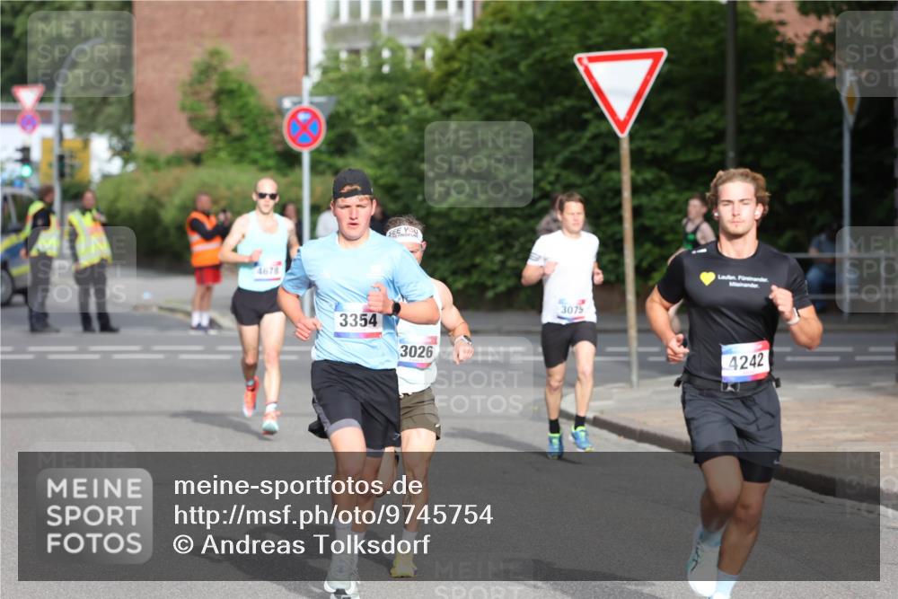12.06.2026 - Holstenköstenlauf Andreas Tolksdorf http://msf.ph/oto/9745754 12.06.2026 19:08:10 Laufen 4678, 3354, 3026, 3075, 4242 meine-sportfotos.de