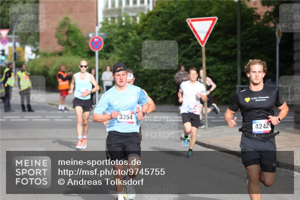 12.06.2026 - Holstenköstenlauf Andreas Tolksdorf http://msf.ph/oto/9745755 12.06.2026 19:08:10 Laufen 4242, 3354, 3075 meine-sportfotos.de