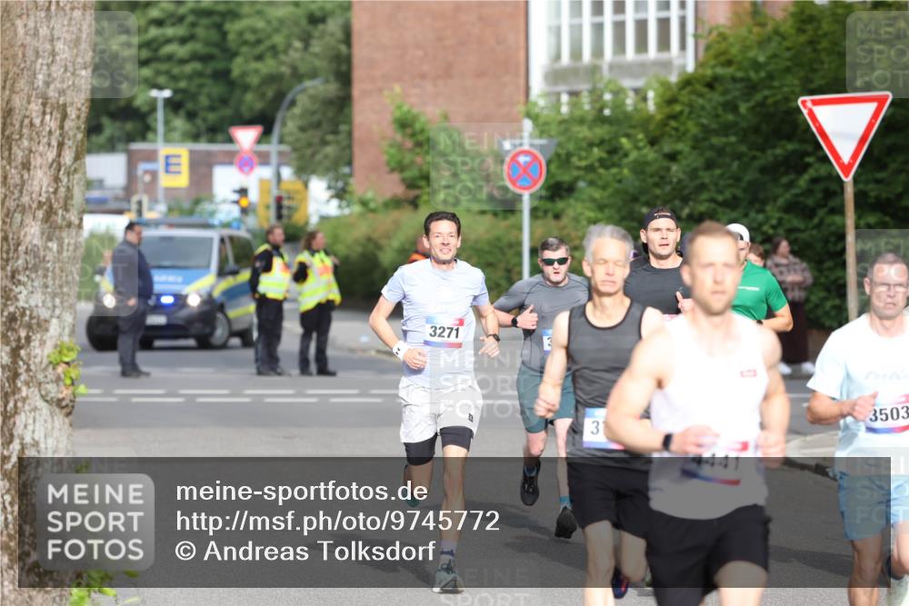 12.06.2026 - Holstenköstenlauf Andreas Tolksdorf http://msf.ph/oto/9745772 12.06.2026 19:08:25 Laufen 3271, 3503, 31, 4441 meine-sportfotos.de