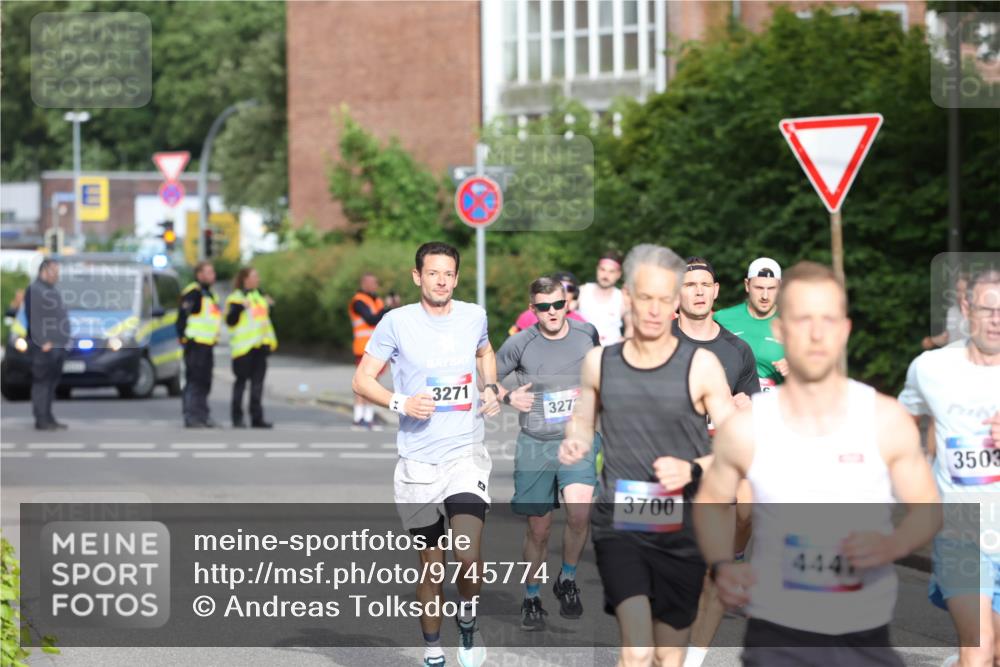 12.06.2026 - Holstenköstenlauf Andreas Tolksdorf http://msf.ph/oto/9745774 12.06.2026 19:08:26 Laufen 3271, 327, 3700, 444, 3503 meine-sportfotos.de