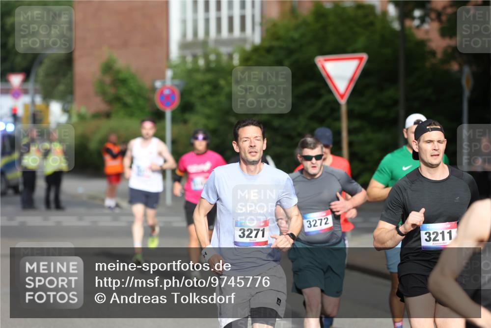 12.06.2026 - Holstenköstenlauf Andreas Tolksdorf http://msf.ph/oto/9745776 12.06.2026 19:08:28 Laufen 3271, 3272, 3211 meine-sportfotos.de