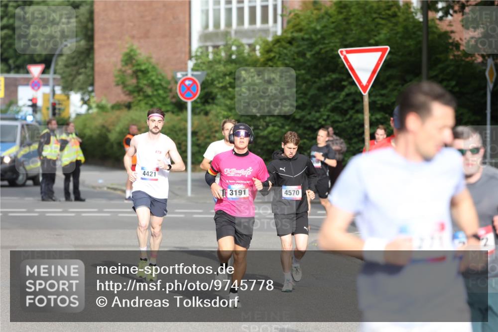 12.06.2026 - Holstenköstenlauf Andreas Tolksdorf http://msf.ph/oto/9745778 12.06.2026 19:08:29 Laufen 4421, 3191, 4570, 271 meine-sportfotos.de