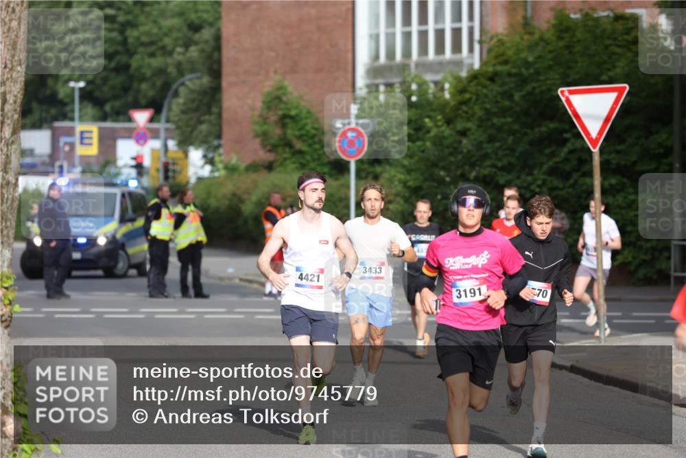 12.06.2026 - Holstenköstenlauf Andreas Tolksdorf http://msf.ph/oto/9745779 12.06.2026 19:08:30 Laufen 4421, 3433, 199, 483, 3191, 70 meine-sportfotos.de