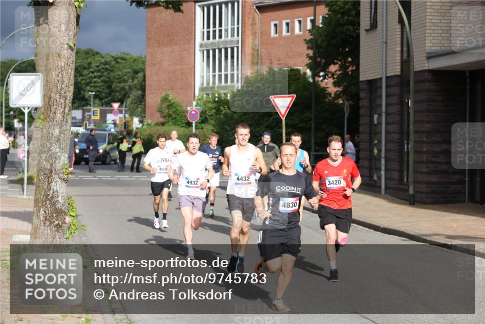 12.06.2026 - Holstenköstenlauf Andreas Tolksdorf http://msf.ph/oto/9745783 12.06.2026 19:08:36 Laufen 1906, 4640, 4432, 4932, 3420, 4830 meine-sportfotos.de