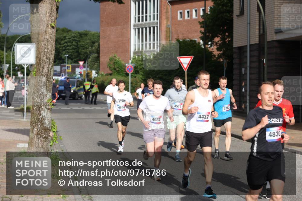 12.06.2026 - Holstenköstenlauf Andreas Tolksdorf http://msf.ph/oto/9745786 12.06.2026 19:08:37 Laufen 1906, 4640, 4932, 3514, 3253, 4432, 4830 meine-sportfotos.de