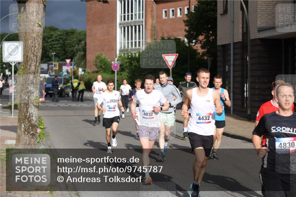 12.06.2026 - Holstenköstenlauf Andreas Tolksdorf http://msf.ph/oto/9745787 12.06.2026 19:08:38 Laufen 1906, 4640, 4932, 4432, 4830 meine-sportfotos.de