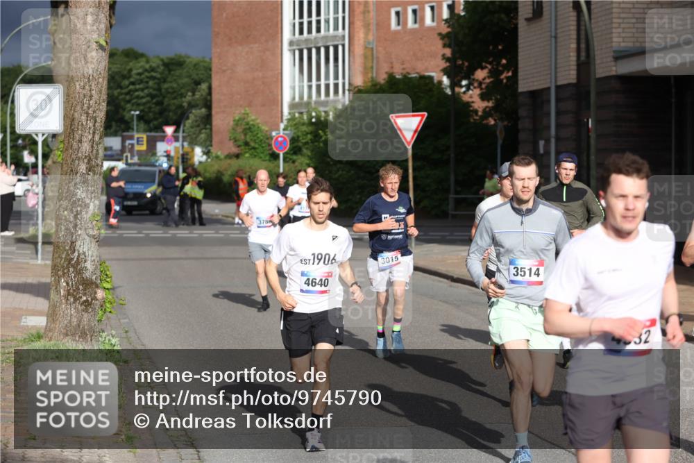 12.06.2026 - Holstenköstenlauf Andreas Tolksdorf http://msf.ph/oto/9745790 12.06.2026 19:08:39 Laufen 3786, 1906, 4640, 3015, 3514, 32 meine-sportfotos.de