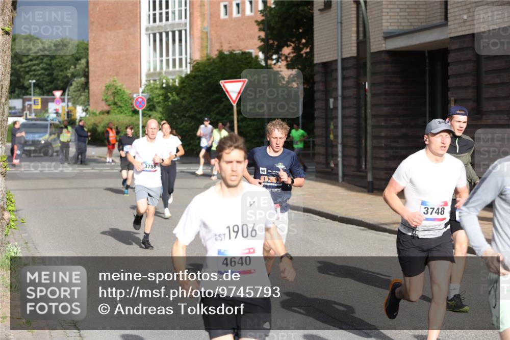 12.06.2026 - Holstenköstenlauf Andreas Tolksdorf http://msf.ph/oto/9745793 12.06.2026 19:08:40 Laufen 3786, 1906, 4640, 3748 meine-sportfotos.de