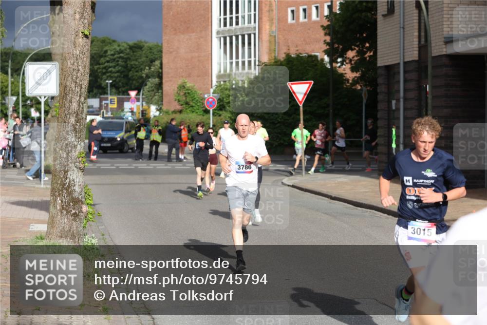 12.06.2026 - Holstenköstenlauf Andreas Tolksdorf http://msf.ph/oto/9745794 12.06.2026 19:08:41 Laufen 3786, 3015 meine-sportfotos.de
