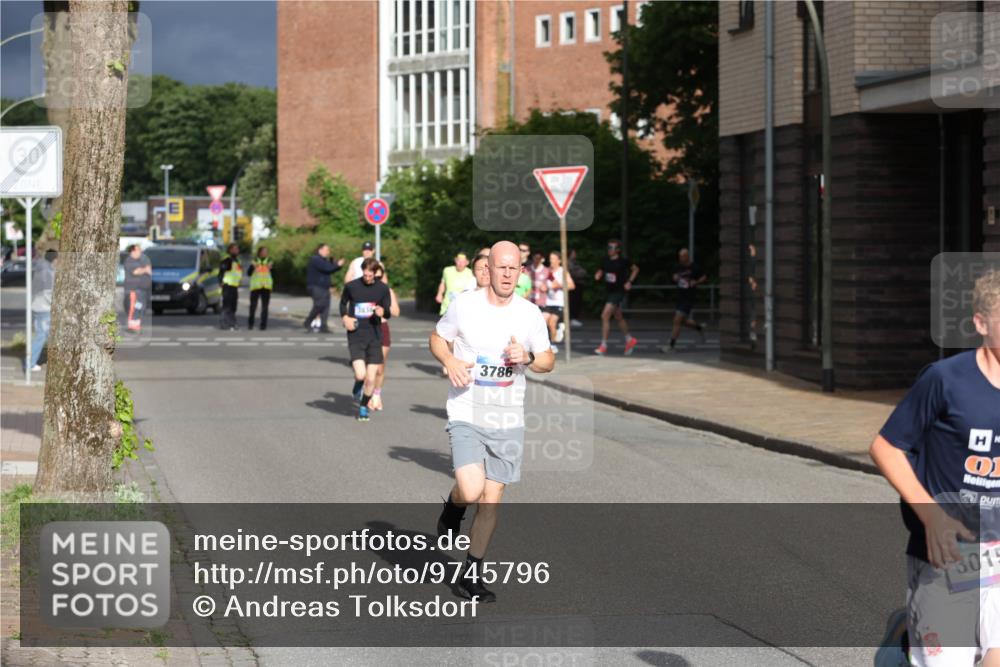 12.06.2026 - Holstenköstenlauf Andreas Tolksdorf http://msf.ph/oto/9745796 12.06.2026 19:08:42 Laufen 3786, 3015 meine-sportfotos.de