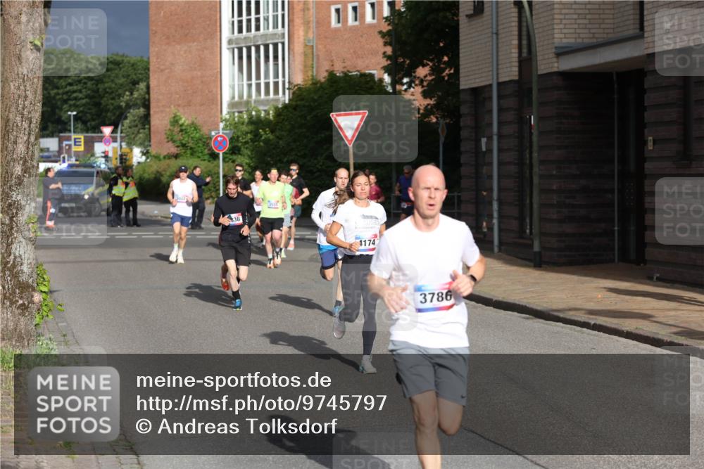 12.06.2026 - Holstenköstenlauf Andreas Tolksdorf http://msf.ph/oto/9745797 12.06.2026 19:08:43 Laufen 38, 4174, 3786 meine-sportfotos.de