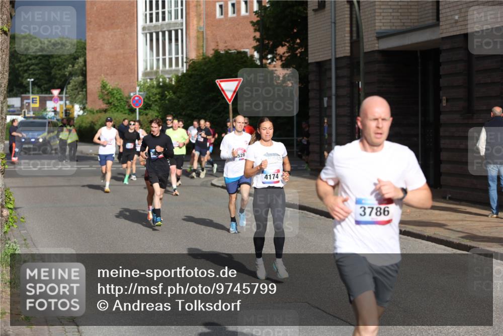 12.06.2026 - Holstenköstenlauf Andreas Tolksdorf http://msf.ph/oto/9745799 12.06.2026 19:08:43 Laufen 528, 4174, 3786 meine-sportfotos.de