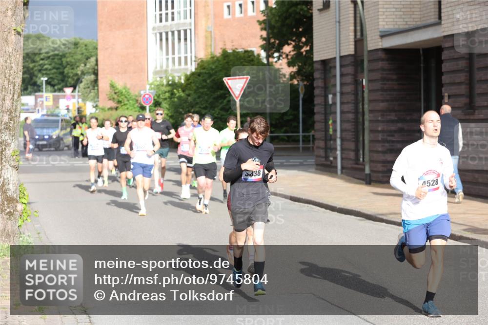 12.06.2026 - Holstenköstenlauf Andreas Tolksdorf http://msf.ph/oto/9745804 12.06.2026 19:08:46 Laufen 3022, 5838, 4528 meine-sportfotos.de