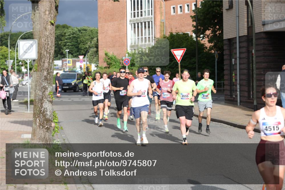 12.06.2026 - Holstenköstenlauf Andreas Tolksdorf http://msf.ph/oto/9745807 12.06.2026 19:08:47 Laufen 956, 3235, 22, 3737, 3555, 4195, 4515 meine-sportfotos.de
