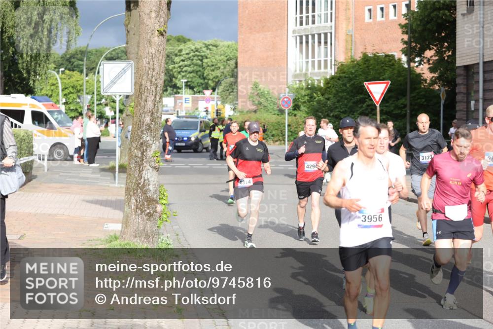 12.06.2026 - Holstenköstenlauf Andreas Tolksdorf http://msf.ph/oto/9745816 12.06.2026 19:08:52 Laufen 4294, 3956, 3123, 42, 195, 3 meine-sportfotos.de
